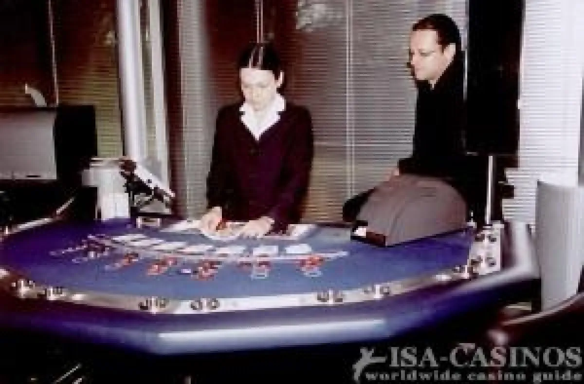 
Black Jack Tisch mit Dealer Team