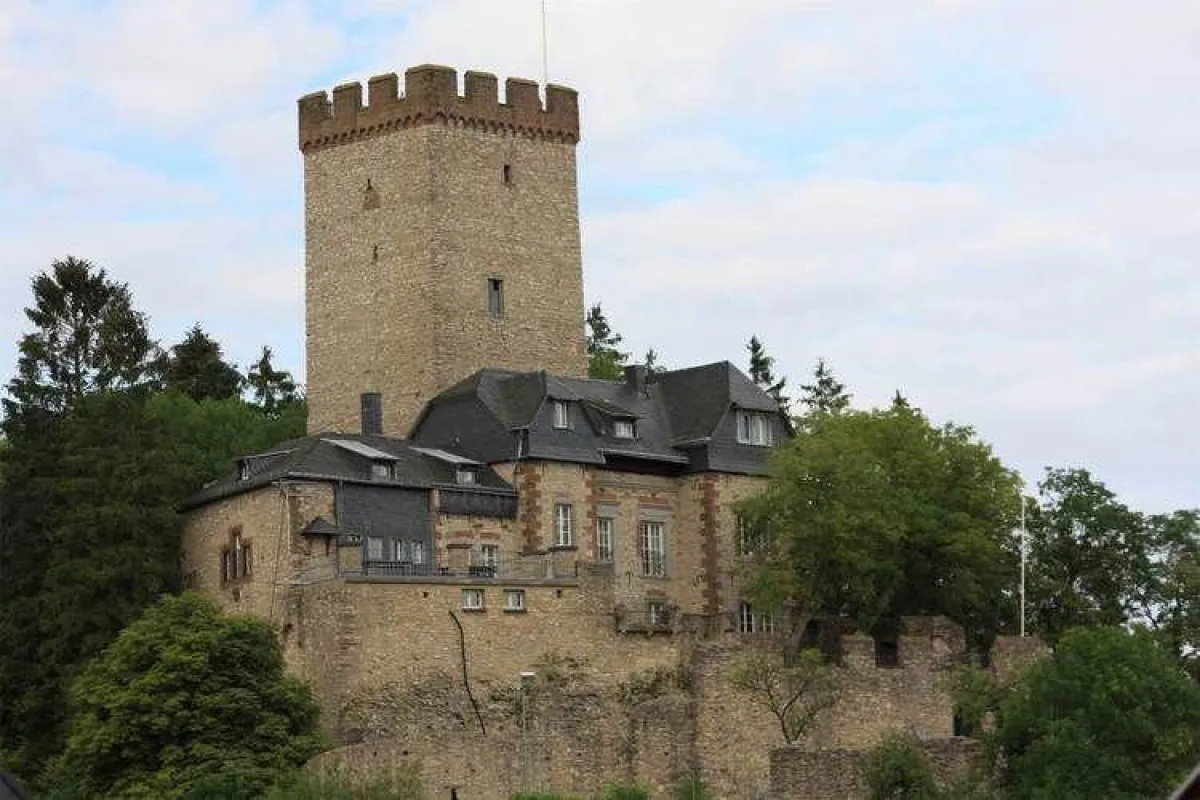 Burgherren-Gefühl in der Eifel