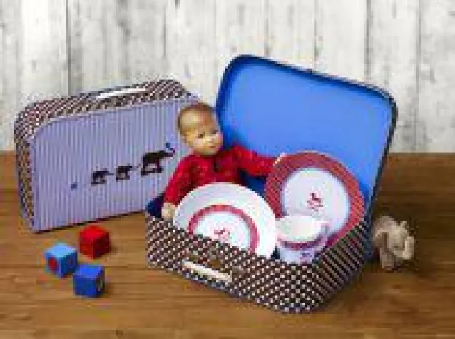 DeinKindergeschirr: Nostalgisch angehauchtes Geschirr mit dem eigenen Namen Bild: DeinKindergeschirr: Nostalgisch angehauchtes Geschirr mit dem eigenen Namen