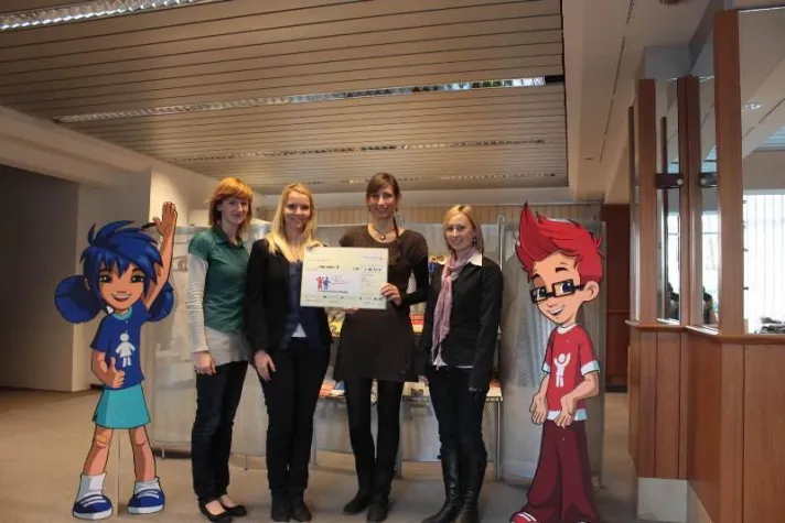 Bild: medienbewusst.de spendet an das Deutsche Kinderhilfswerk