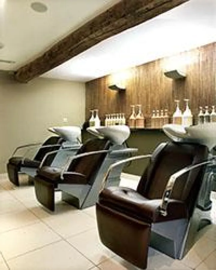 Schick und individuell: Friseursalon mit einer Einrichtung von Cindarella