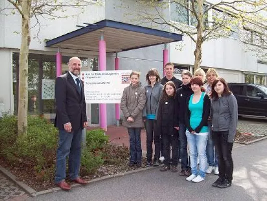 Bild: Girls'Day 2010 - Schnitzeljagd im Amt für Bodenmanagement Heppenheim