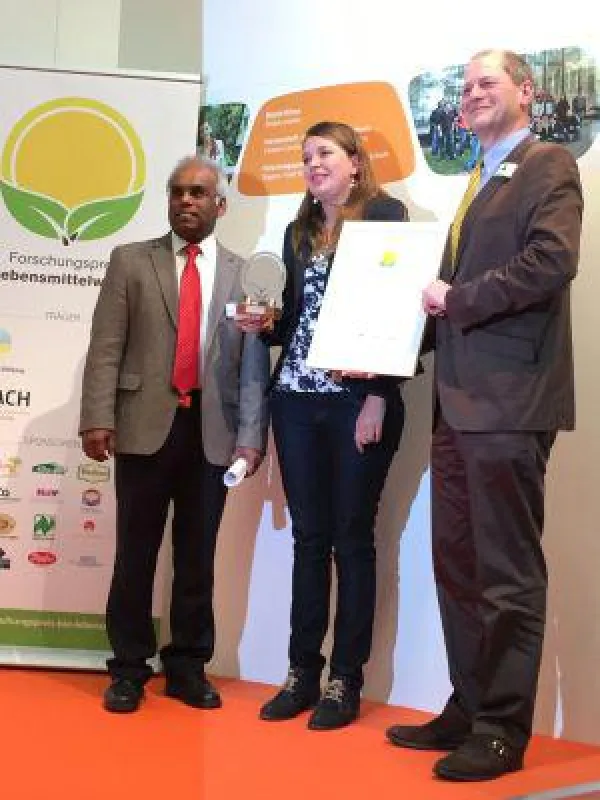V.l.n.r.: Prof. Dr. Haridass Pälmke, Lina Ostendorff und Albrecht von Schultzendorff, Teutoburger Öl