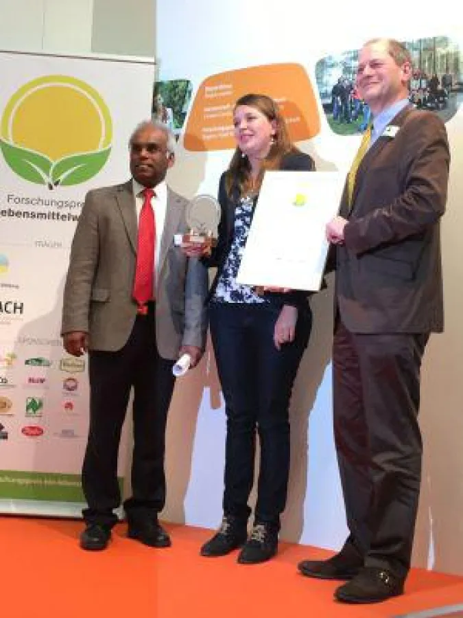 V.l.n.r.: Prof. Dr. Haridass Pälmke, Lina Ostendorff und Albrecht von Schultzendorff, Teutoburger Öl