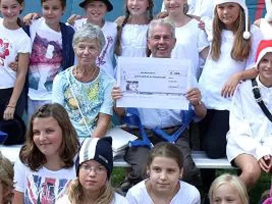 Bild: Weißgerber Lesezirkel verzauberte den LortzingClub mit einer Spende