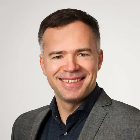 Bild: Dr. Andrii Mironchenko von der Universität Bayreuth erhält den von Kaven-Ehrenpreis