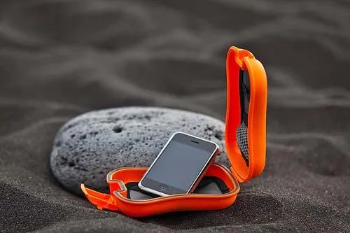 Outdoor-Champion: Weltneuheit „xs.case“ schützt Handy, MP3-Player & Co. Bild: Outdoor-Champion: Weltneuheit „xs.case“ schützt Handy, MP3-Player & Co.