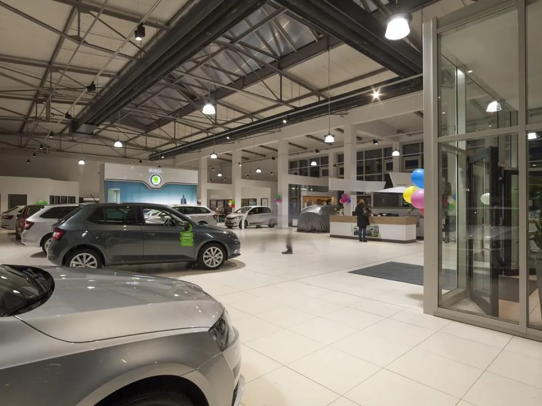 Ausstellung erstrahlt in neuem Glanz - Auto Thomas Bonn