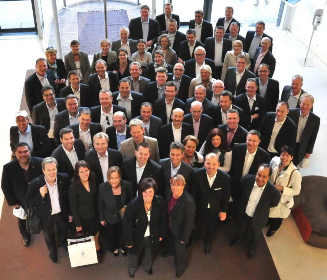 Die Mercure-Hoteldirektoren mit Volkmar Pfaff und Mitarbeitern aus dem Marketing.