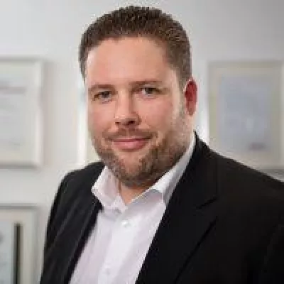 Bild: Baufinanzierung oft Problem für junge Akademikerpaare -  Immobilienfinanzierung Kiel | Hamburg | Bremen
