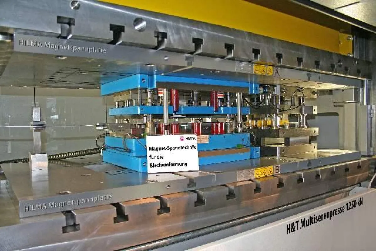 Hilma auf der Blechexpo 2009: Am Stand zeigt das Unternehmen sein Magnetspannsystem