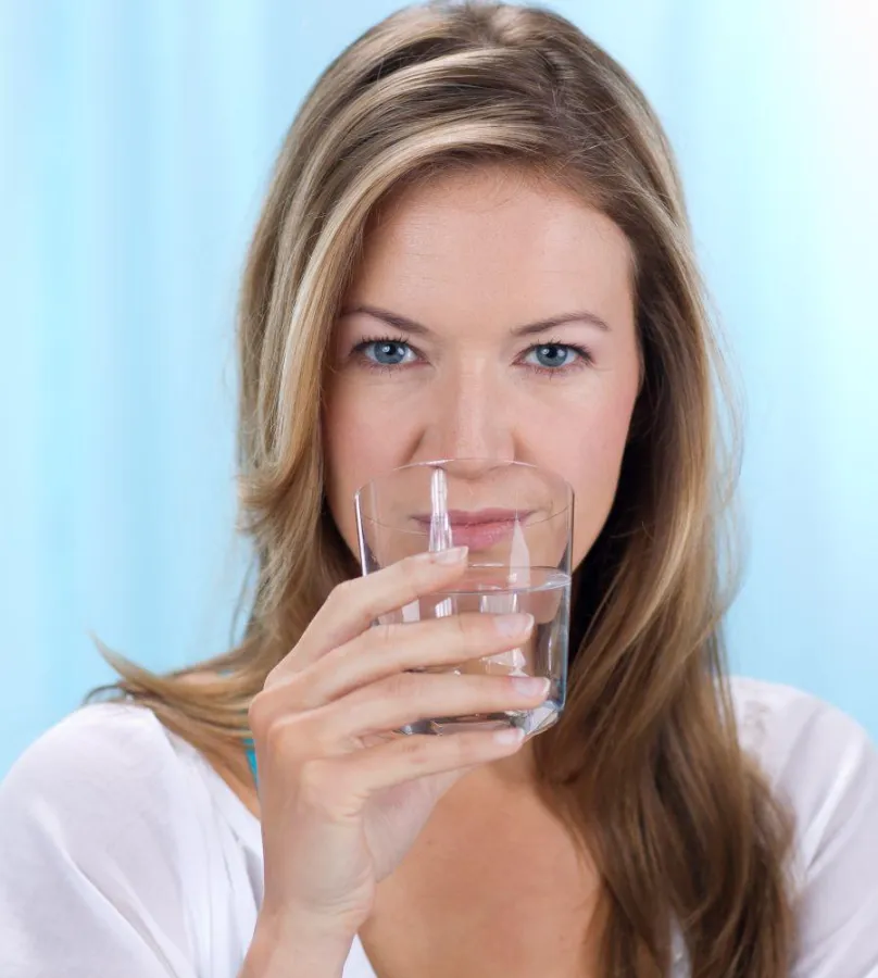 Ideal: Magnesiumreiches Heilwasser in kleinen Mengen über den Tag verteilt trinken