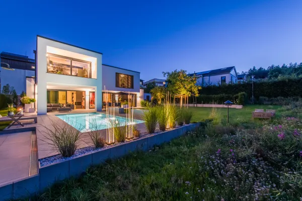 Schwimmen statt fliegen: Urlaub im Poolgarten Bild: Schwimmen statt fliegen: Urlaub im Poolgarten