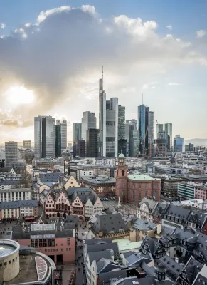 Bild: Gefährliches Pflaster - Was Sie Ihre Hausbank niemals fragen sollten. 