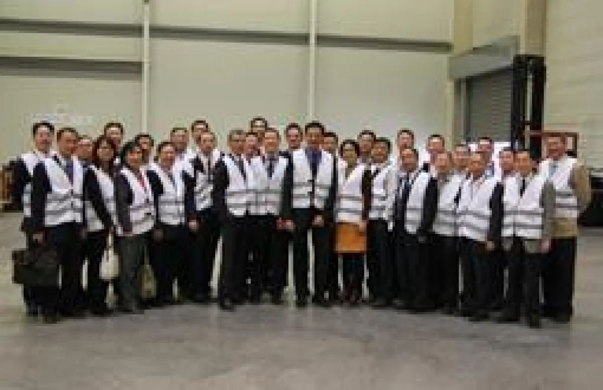 Die chinesische Delegation zu Besuch im Schäflein Logistikzentrum in Schwerte