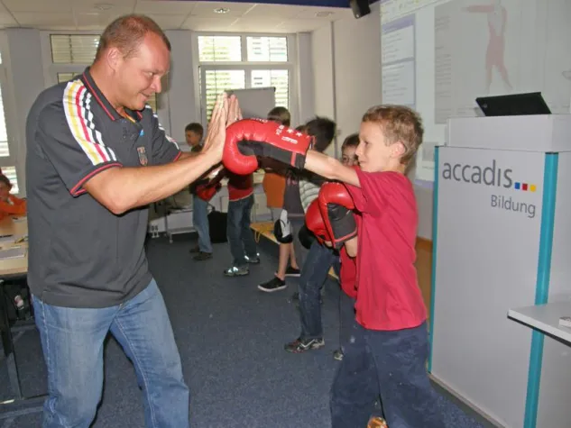 Was hat Sport mit Mathe zu tun? accadis KinderHochschule mit dem Projekt Grundschule in Bewegung Bild: Was hat Sport mit Mathe zu tun? accadis KinderHochschule mit dem Projekt Grundschule in Bewegung