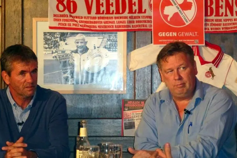 Runter vom Sofa, rein in den Fußball-Talk Bild: Runter vom Sofa, rein in den Fußball-Talk