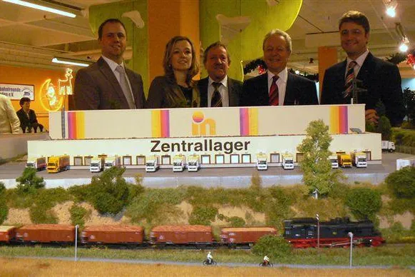 Bild: 25 große Modellbahnen und neun Spielanlagen für Kinder bei Möbel Inhofer