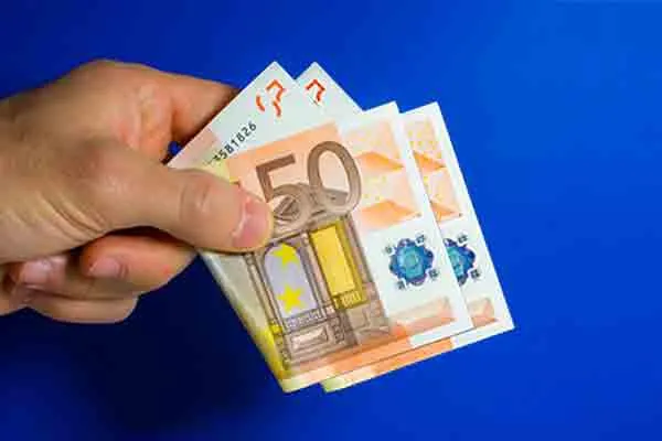 Bild: Bis zu 100 € Extraprovision für die Vermarktung von Strom- und Gasverträgen
