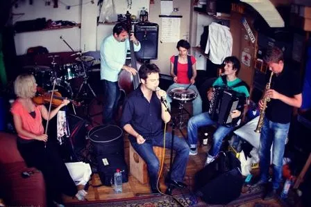 Bild: Klezmer Band „Di Meschugeles“ feiert ihr Debüt in Kanada