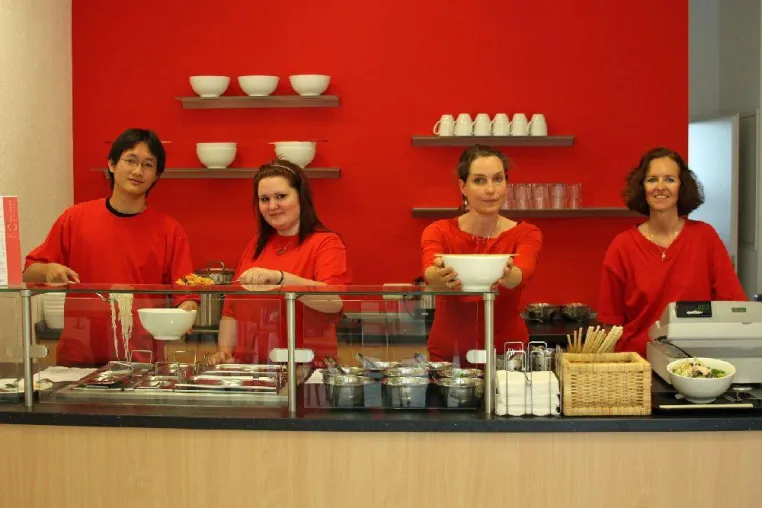 Bild: Leckere Suppen und frische Salate für die gesunde Zwischenmahlzeit - Neuer Okinawa Suppen Shop in Frankfurt/M.