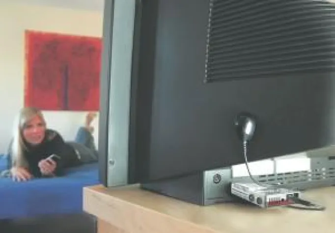 So kommt moderne TV-Technik unsichtbar ins Haus Bild: So kommt moderne TV-Technik unsichtbar ins Haus