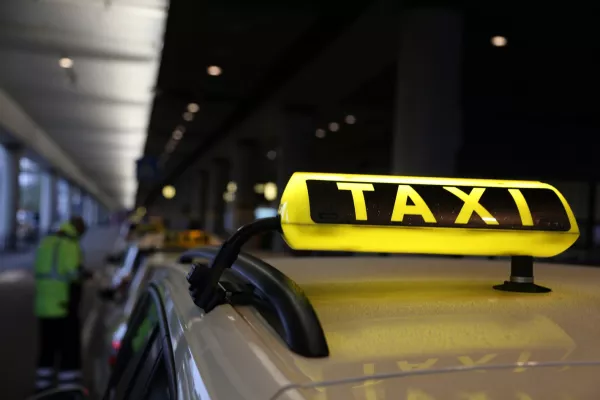 Bild: Taxi in Erding bietet spezielle Flughafen-Transfers an, um den Urlaub sicher und bequem zu starten