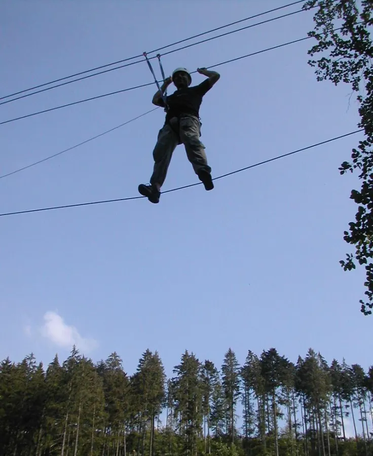 ERCA-zertifizierte Seilgartenausbildung mit hohen und niedrigen Herausforderungen