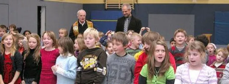 Vorgezogene Bescherung in Maumke - Neue Turnhalle für Grundschule Bild: Vorgezogene Bescherung in Maumke - Neue Turnhalle für Grundschule