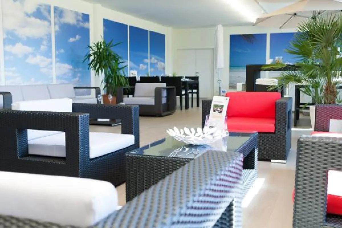 Rattan Dreams: Trendige Outdoormöbel für individuelle Entspannungsoasen zu Hause