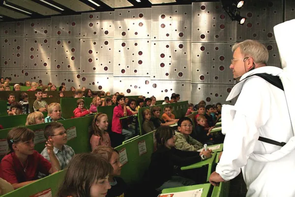 Bild: All-Tag statt Alltag für Junior-Studenten auf dem Hochschulcampus - Vorlesung der „KinderHochschule“