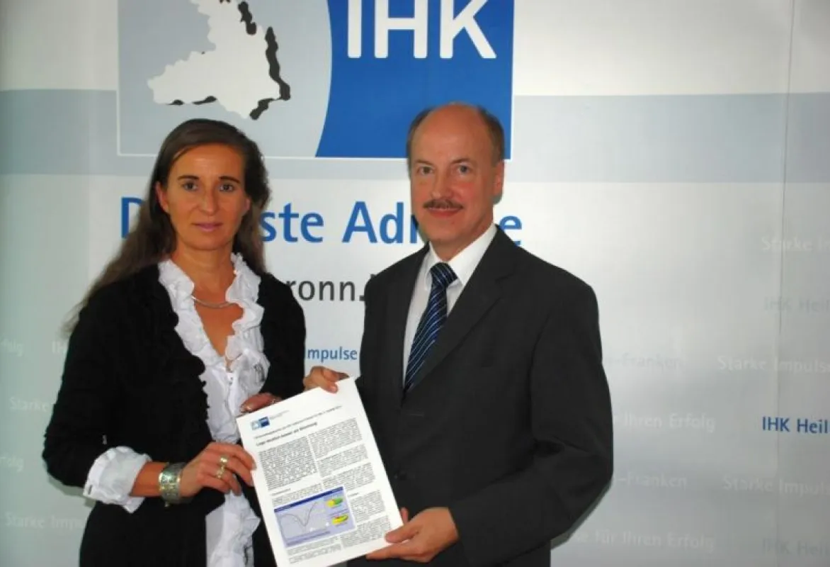 IHK-Hauptgeschäftsführerin Elke Schweig und Stv. IHK-Hauptgeschäftsführer Dr. Helmut Kessler stellten Konjunkturergebnisse vor