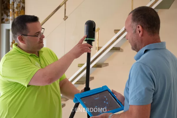 Bild: Vom PS-Junkie zum Energieexperten: Quereinsteiger-Story inspiriert in unsicheren Zeiten