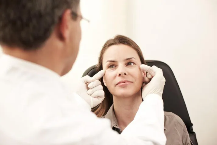 Bild: A.S.THETICS Dr. Adam Stanek: Wenn Lachfältchen zu tiefen Falten werden!