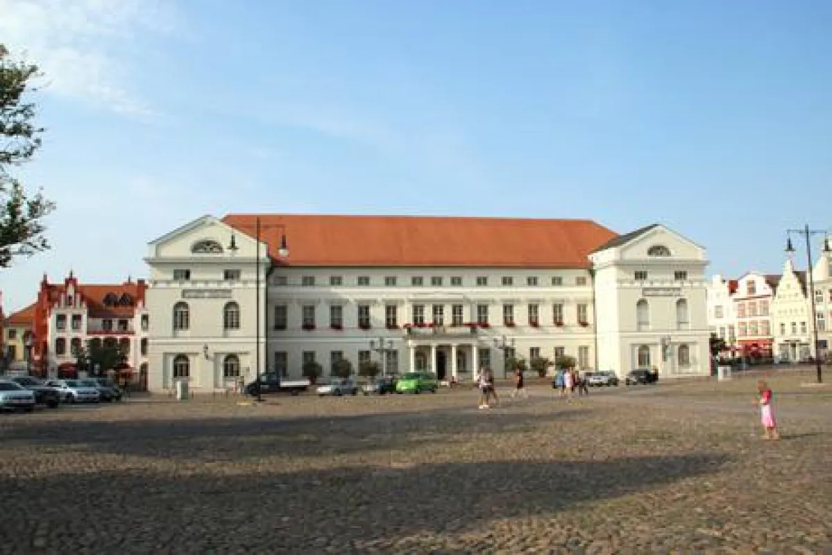 Im Rathaus der Hansestadt Wismar wird die Arbeitszeit künftig mit einem primion-System erfasst.