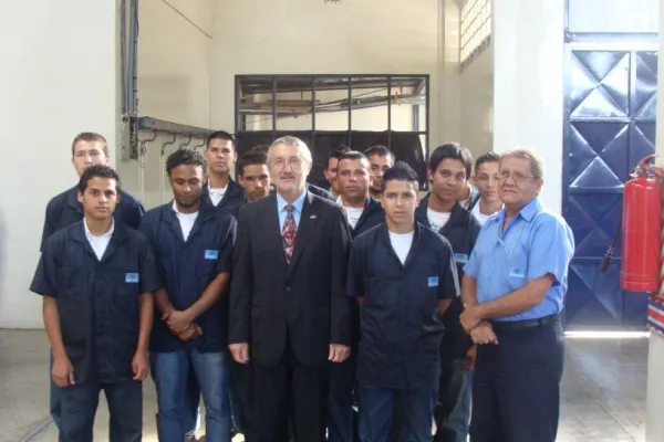 Bild: Neue Kfz-Ausbildungswerkstatt der Samuel-Stiftung im Beisein des deutschen Botschafters eingeweiht