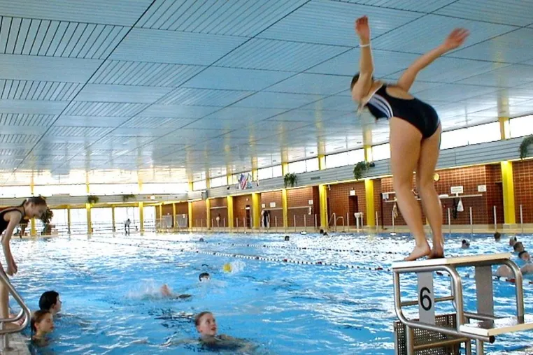 Dachsanierung des Hallbades in Northeim - Wieder mit einem Gefälledachdämmsystem von IsoBouw Bild: Dachsanierung des Hallbades in Northeim - Wieder mit einem Gefälledachdämmsystem von IsoBouw
