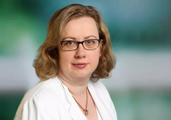 Bild: Funktionsoberärztin Eva-Maria Zitzmann referierte: Damit multiresistente Erreger keine Chance haben
