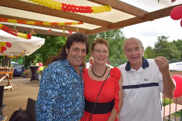 Bild: Griechisch-spanisches Sommerfest beim TC Weckhoven: Urlaubsflair mit „The Gipsy Vagabond - Rafael de Alcalá“