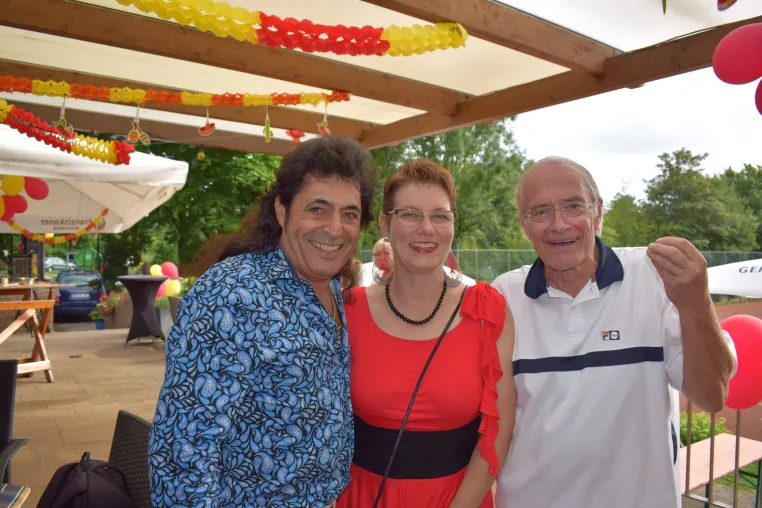Bild: Griechisch-spanisches Sommerfest beim TC Weckhoven: Urlaubsflair mit „The Gipsy Vagabond - Rafael de Alcalá“