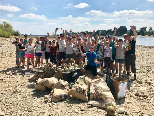 Bild: Mit Rheinufer Clean ups kämpft Düsseldorferin für saubere Meere