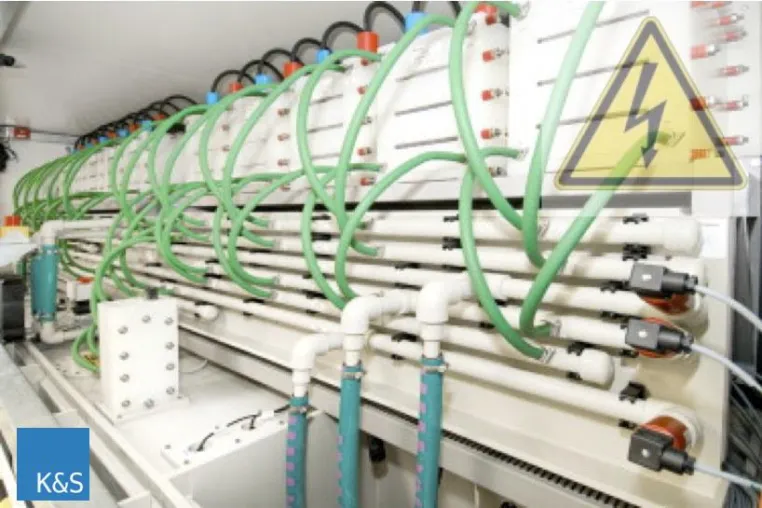 Bild: ELEKTROSICHERHEIT BEI GROSSBATTERIESYSTEMEN