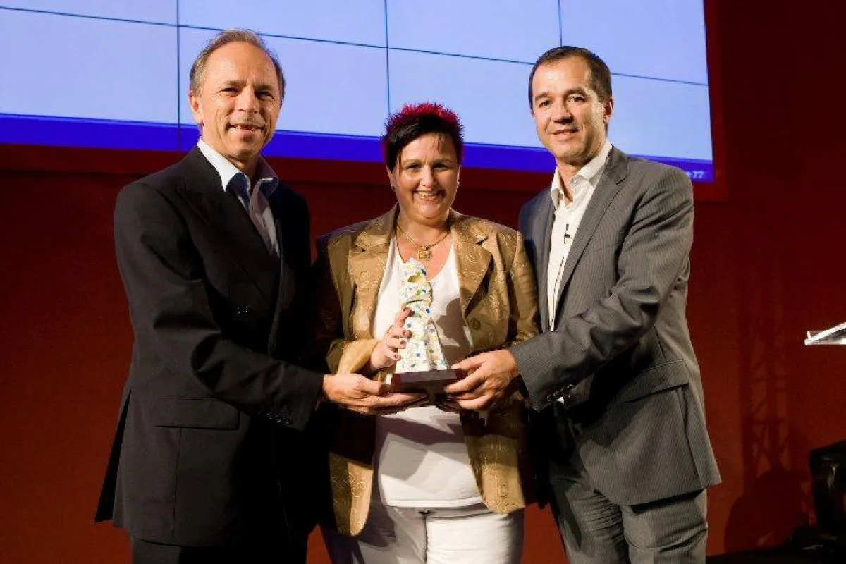 Übergabe des Extreme-Awards an Marianne Nickenig, Managing Director Algol Europe