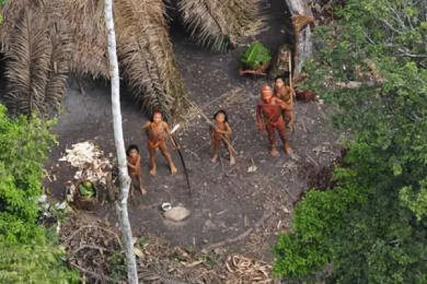 Bild: Brasilien: Einzigartige neue Fotos von unkontaktiertem Volk