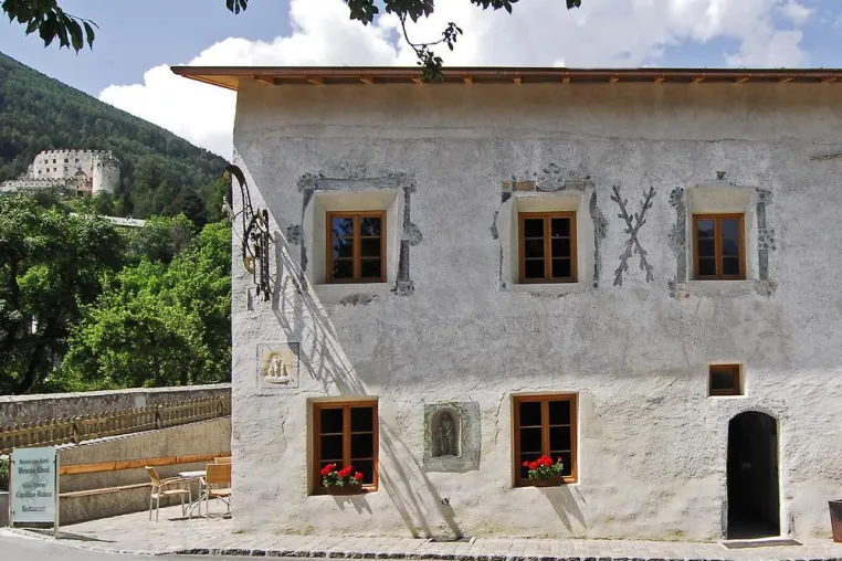 Ein Weisses Rössl mitten im Garten Eden - Historie, Wandern, Golf - Gaumenfreuden für Liebhaber alter Mauern Bild: Ein Weisses Rössl mitten im Garten Eden - Historie, Wandern, Golf - Gaumenfreuden für Liebhaber alter Mauern