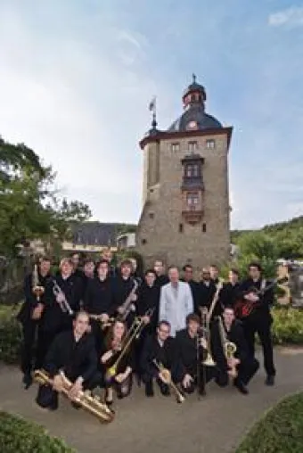 Satter Big Band Sound und große Stimme Bild: Satter Big Band Sound und große Stimme