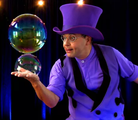 Bild: Seifenblasenkünstler für Firmenfeier zu buchen war Volltreffer