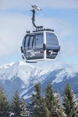 Bild: Schmitten eröffnet moderne 10er Kabinenbahn areitXpress - First Class am Berg – bereit zum Boarding