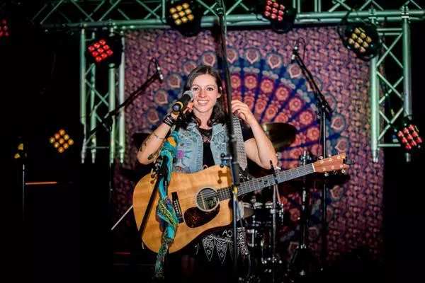 Bild: Nadine Fingerhut: Das Karussell dreht sich wieder!