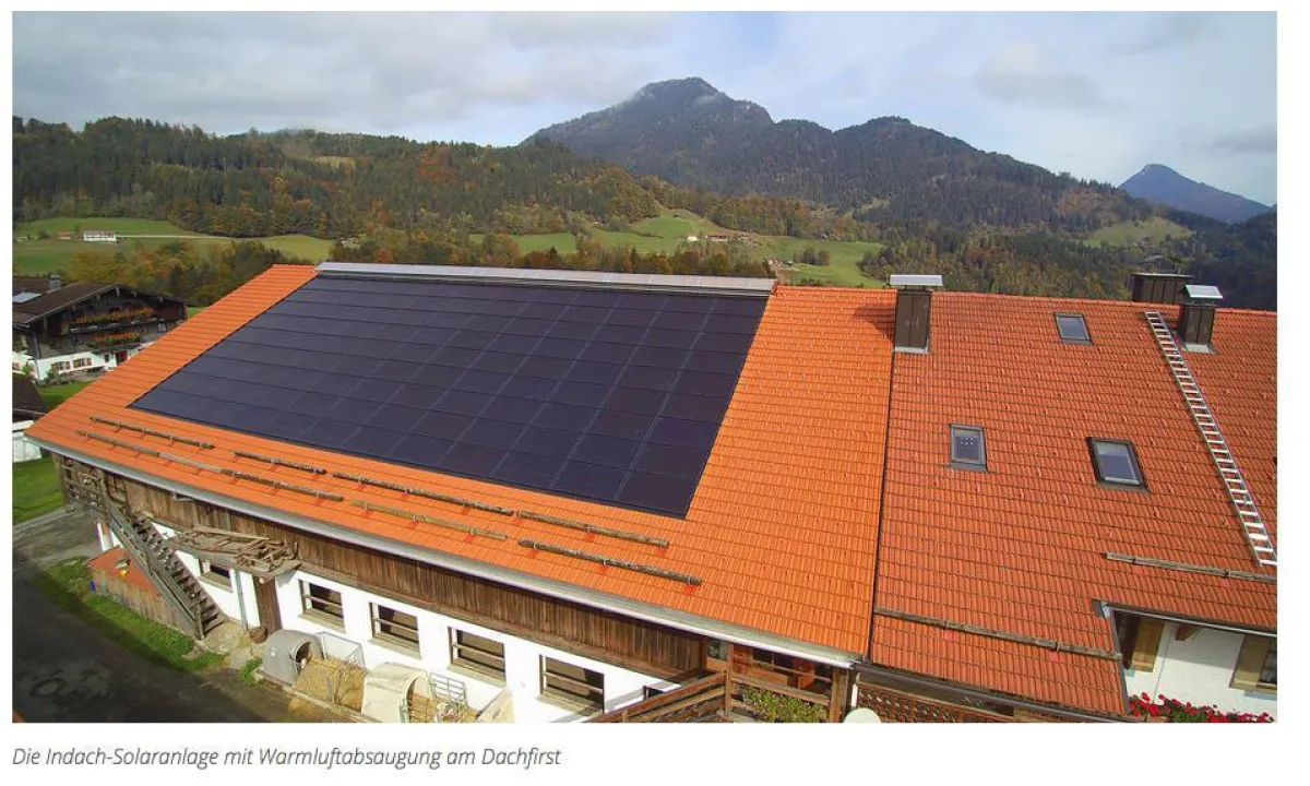 Dachintegrierte PV-Anlage mit Heutrocknung, bei Landwirt Sepp Steinmüller, Oberaudorf ©Axsun